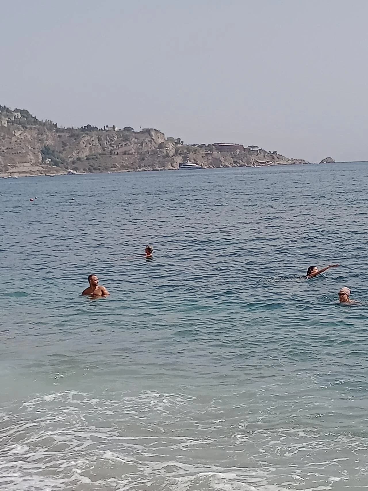 Baie de Giardini Naxos depuis la plage San Giovanni