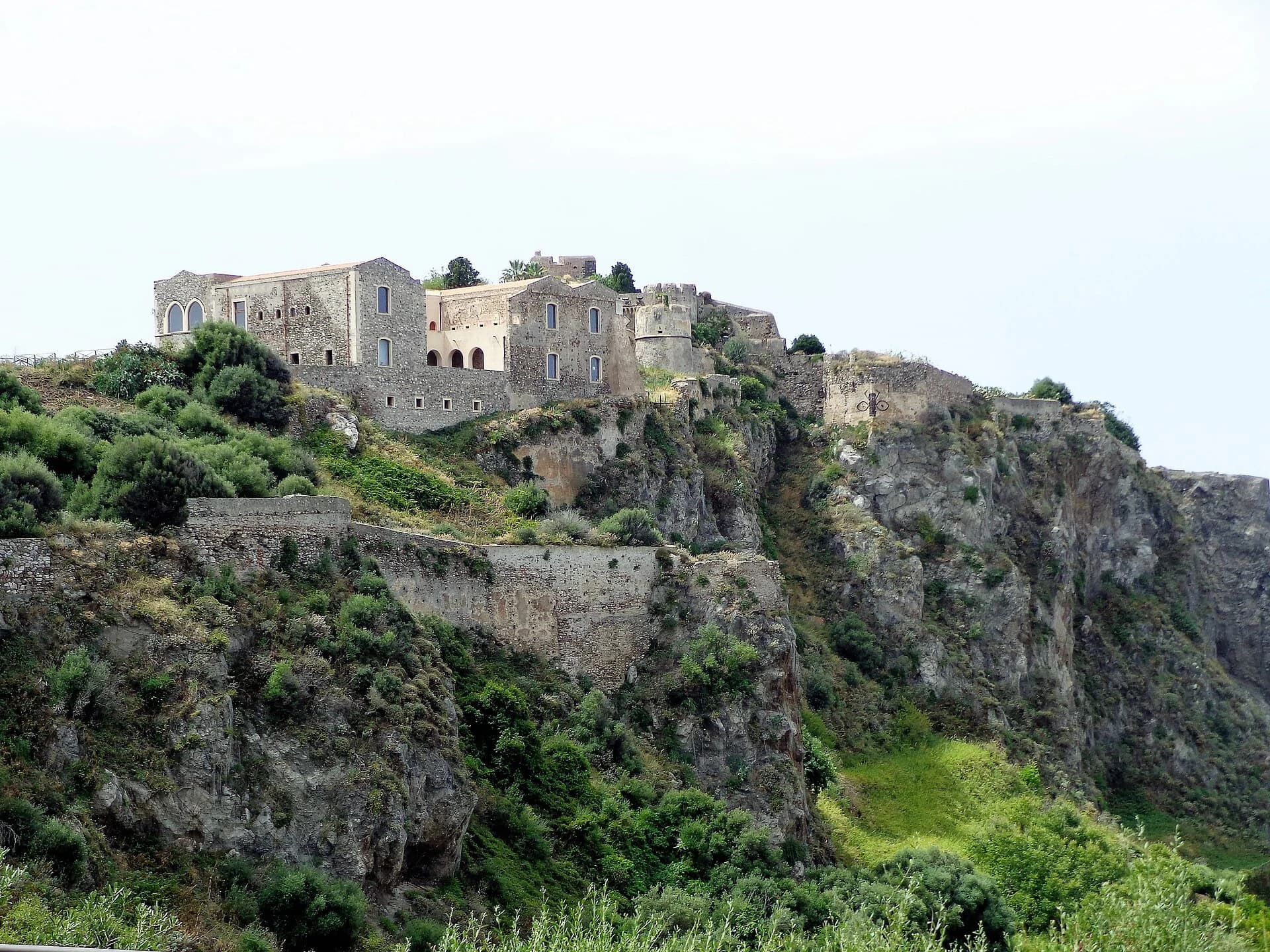 Le château de Milazzo sur la presqu’île