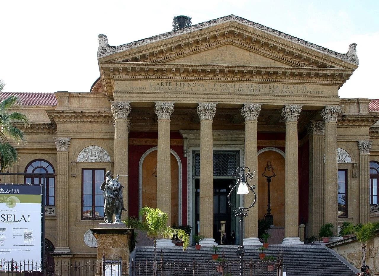 Façade du Teatro Massimo à Palerme