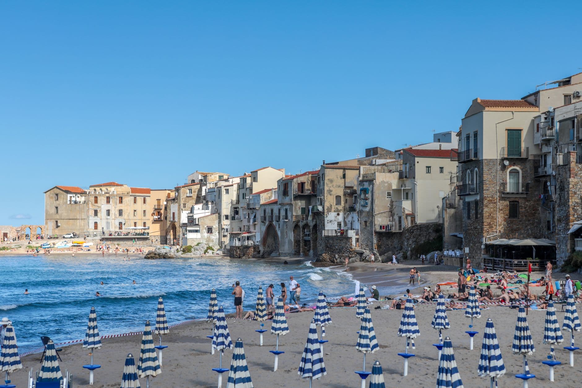 Plage de Cefalù, facile d'accès avec des enfants