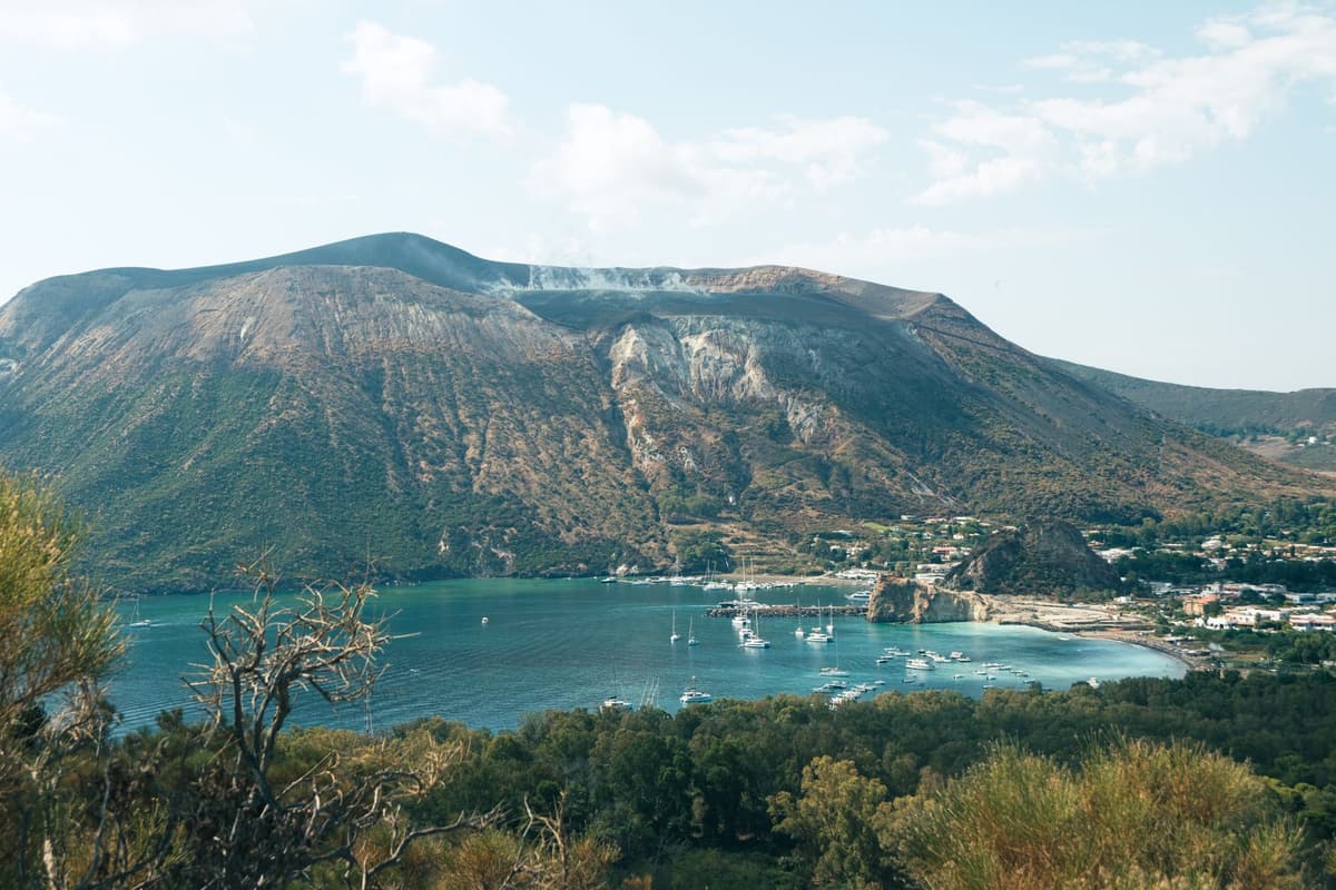 Le cratère de Vulcano, dans les îles Éoliennes